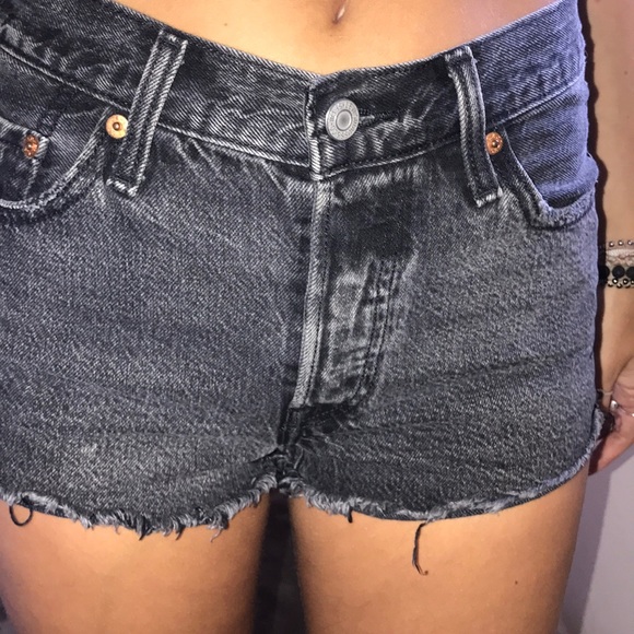 Levi’s 501 High-Waisted Black Shorts - Picture 2 of 6